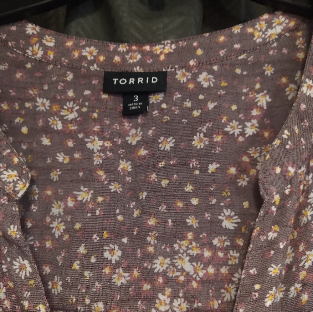 Torrid top - Picture 2 of 6